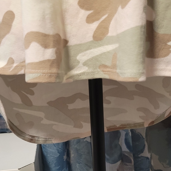 Cream and Tan Relaxed Sleeveless Tank Top - Picture 2 of 5